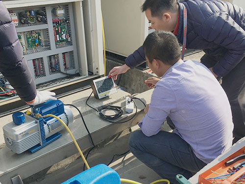 碳?xì)渲评鋭┦┕がF(xiàn)場(chǎng)