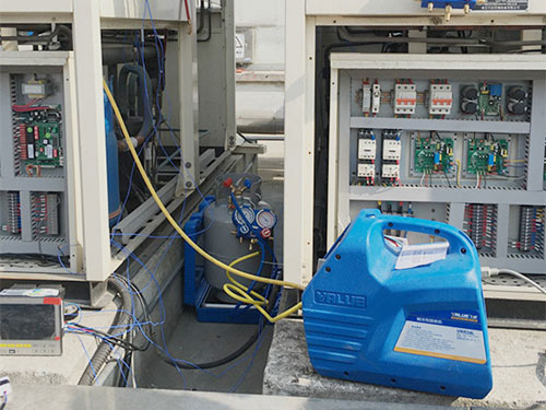 碳?xì)渲评鋭┕?jié)能改造施工現(xiàn)場(chǎng)